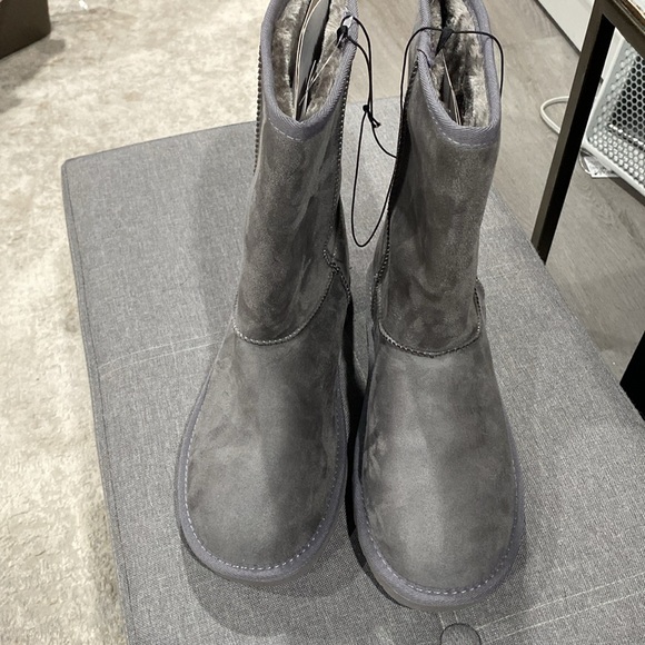 NWT Arizona Jean Co suede winter boots, gray, size 9 - Picture 7 of 7